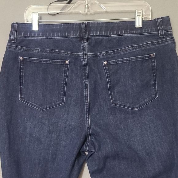 CHICO'S Fabulously Slimming Women's  Blue Denim Jeans - Size 14 (Chico's 2.5) - Picture 9 of 13